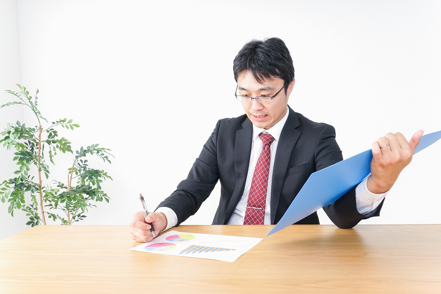 實務上，財力證明常見用途包括：申請貸款、信用卡以及留學簽證等。